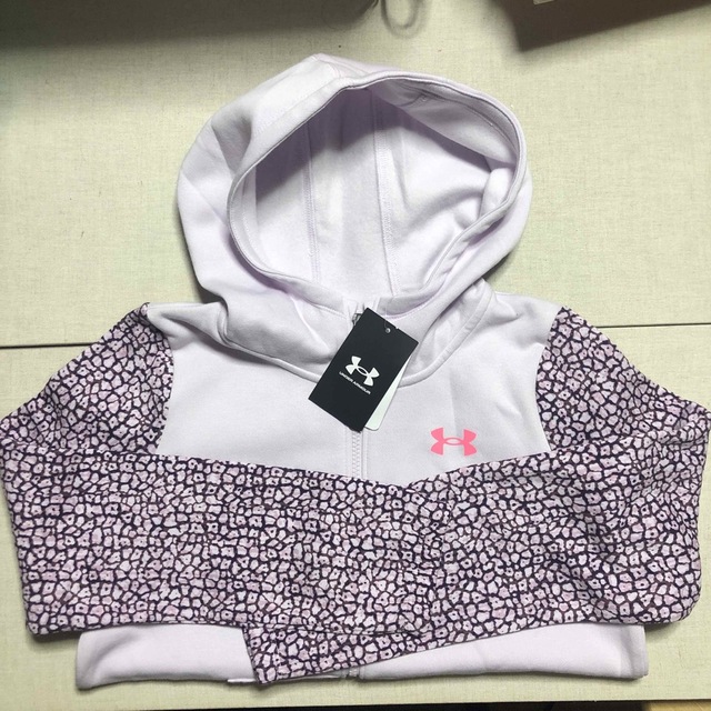 UNDER ARMOUR(アンダーアーマー)のunder armour ジュニアパーカー　140cmくらい キッズ/ベビー/マタニティのキッズ服男の子用(90cm~)(ジャケット/上着)の商品写真