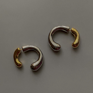 アダムエロぺ(Adam et Rope')の2way contrast gold pierce No.532(ピアス)
