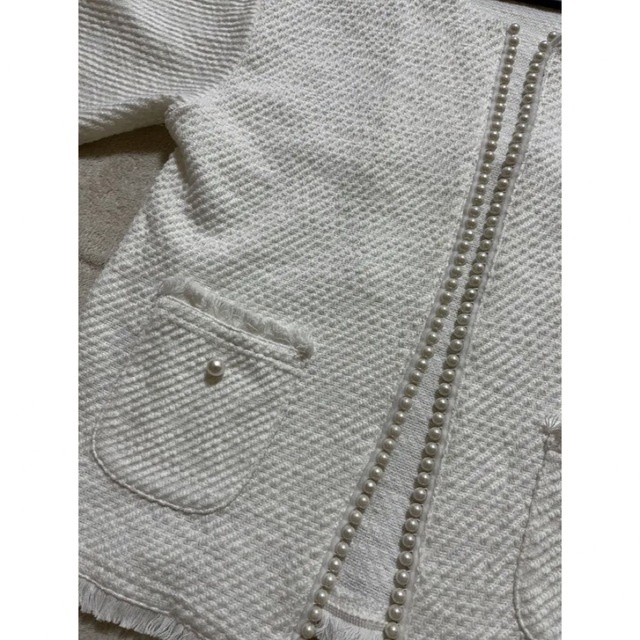 ツイードノーカラージャケット 白×パール M 新品未使用 レディースのジャケット/アウター(ノーカラージャケット)の商品写真