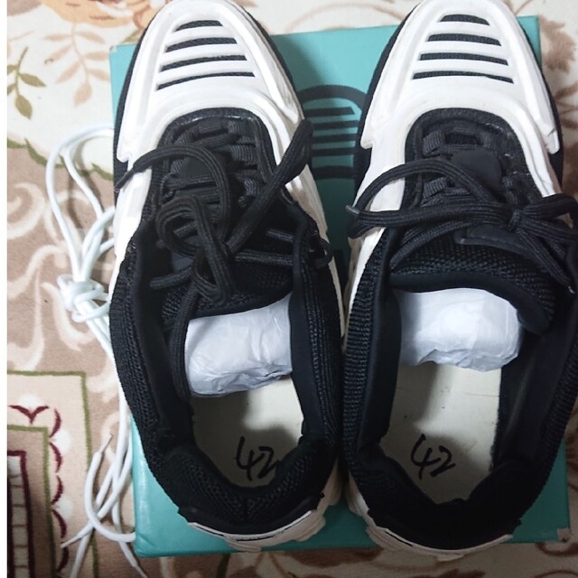 PRADA(プラダ)のクラウドバストサンダー風 黒白カラー メンズの靴/シューズ(スニーカー)の商品写真