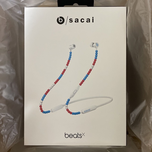 sacai x beats コラボ　ワイヤレスイヤフォンオーディオ機器