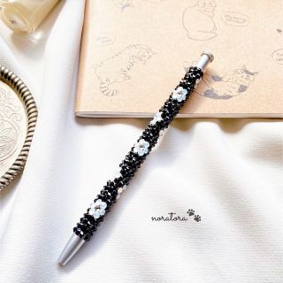 スワロフスキー(SWAROVSKI)のスワロフスキー　ボールペン　キラキラペン　デコペン　花柄　モノトーン　送料無料(ペン/マーカー)