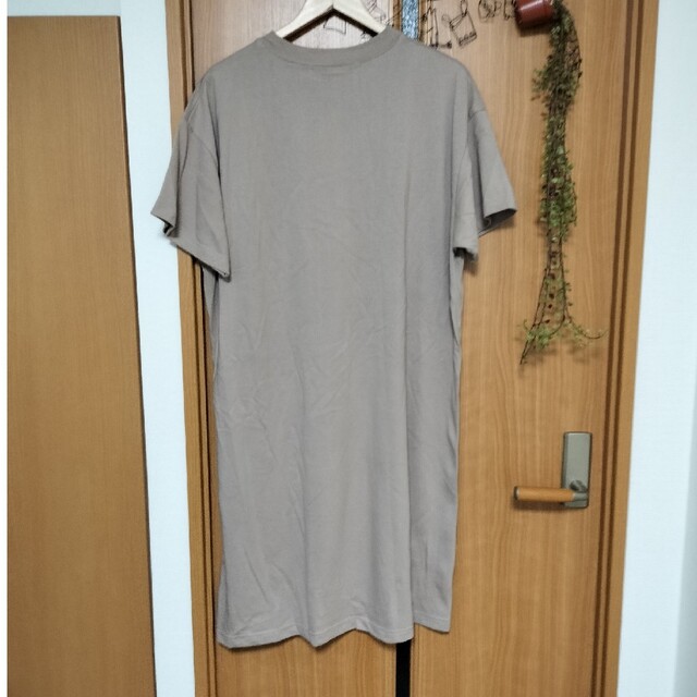 PAGEBOY(ページボーイ)のPAGEBOY ZIPスリットカットプルオーバー レディースのトップス(Tシャツ(半袖/袖なし))の商品写真