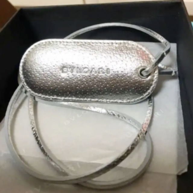 BVLGARI(ブルガリ)のブルガリ　本革　USBケース　ほぼ新品 スマホ/家電/カメラのスマホ/家電/カメラ その他(その他)の商品写真