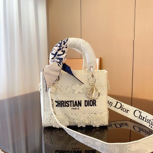 ディオールです Dior ハンドバッグ刺繡は白ですショルダーバッグ ...