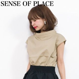 センスオブプレイスバイアーバンリサーチ(SENSE OF PLACE by URBAN RESEARCH)のSENSE OF PLACE ロールネックブラウス(ノースリーブ) ベージュ(シャツ/ブラウス(半袖/袖なし))