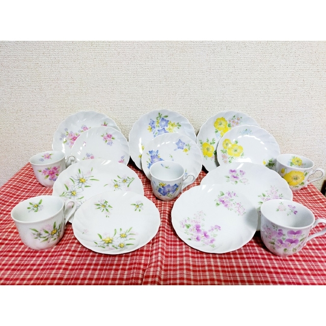 Noritake ノリタケ カップu0026ソーサーu0026ケーキ皿 5セットのサムネイル