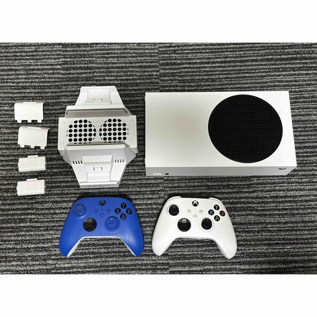 Xbox(エックスボックス)のXbox Series S 充電スタンド付 エンタメ/ホビーのゲームソフト/ゲーム機本体(家庭用ゲーム機本体)の商品写真