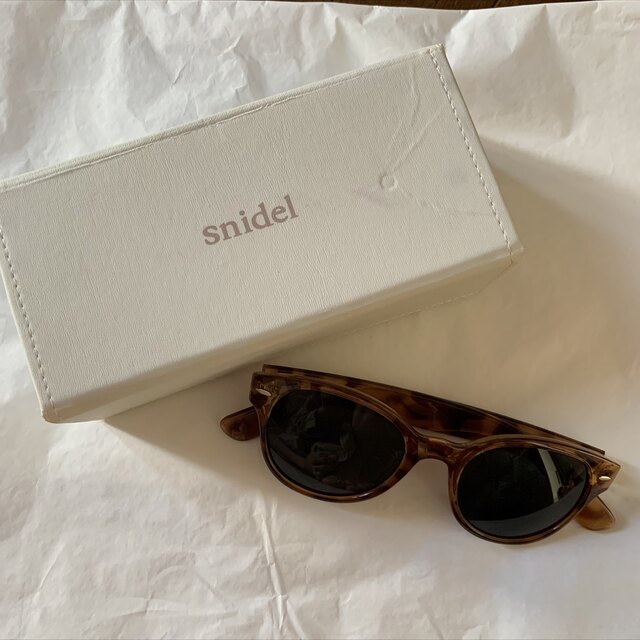SNIDEL(スナイデル)のsnidel サングラス ケース付き 眼鏡 メガネ 伊達眼鏡 レディースのファッション小物(サングラス/メガネ)の商品写真