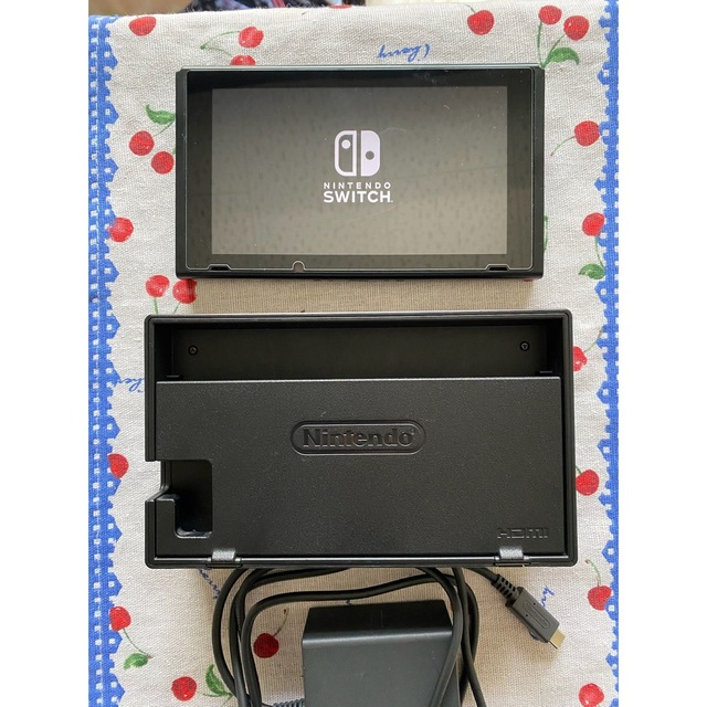 【未使用に近い】Nintendo Switch ピカブイモデル ドックのみ