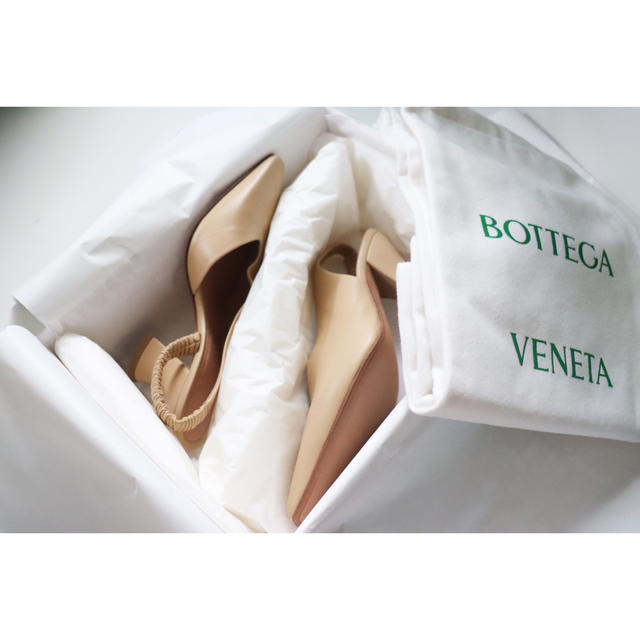 Bottega Veneta(ボッテガヴェネタ)の新品未使用 Bottega Veneta ボッテガヴェネタ アーモンドパンプス レディースの靴/シューズ(ハイヒール/パンプス)の商品写真