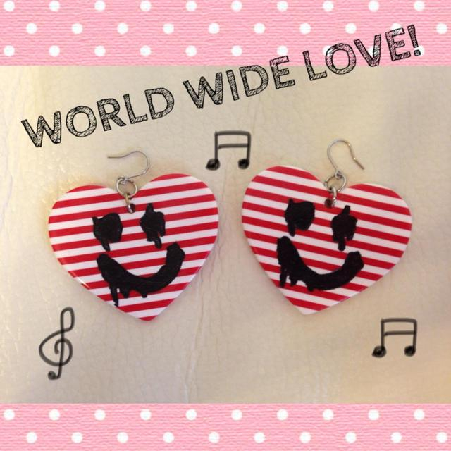 WORLD WIDE LOVE!(ワールドワイドラブ)のデッドスマイル★ボーダーピアス★ワーラブ レディースのアクセサリー(ピアス)の商品写真