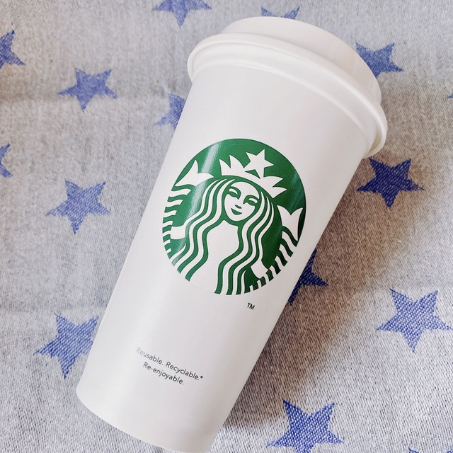 Starbucks Coffee(スターバックスコーヒー)の［新品］リユーザブルカップ (グランデサイズ) インテリア/住まい/日用品のキッチン/食器(タンブラー)の商品写真
