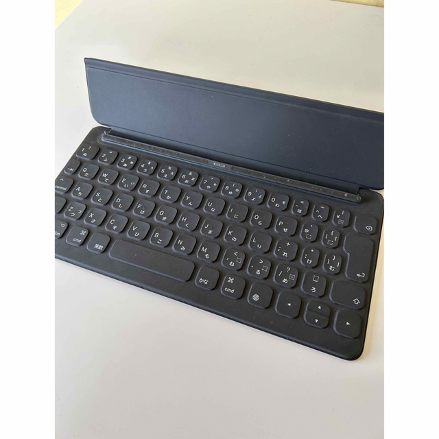 Apple(アップル)のipad smart keyboard A1829 スマホ/家電/カメラのスマホアクセサリー(iPadケース)の商品写真