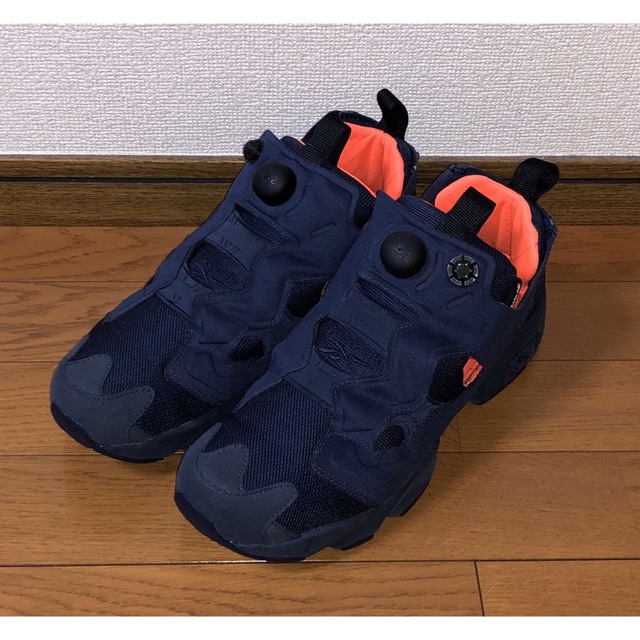 Reebok(リーボック)の良品 REEBOK INSTA PUMP FURY TECH 28cm 紺 og メンズの靴/シューズ(スニーカー)の商品写真