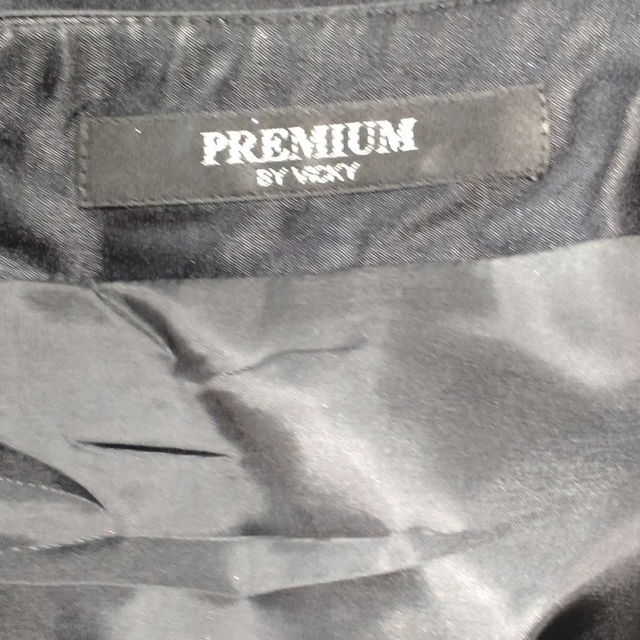 PREMIUM by VICKY(プレミアムバイビッキー)のPREMIUM by VICKY　シルク素材　スカート レディースのスカート(ひざ丈スカート)の商品写真