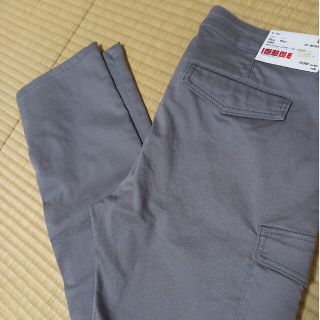 ユニクロ(UNIQLO)の【新品】ユニクロ ウルトラストレッチスキニーカーゴパンツ W70cmグレー(デニム/ジーンズ)