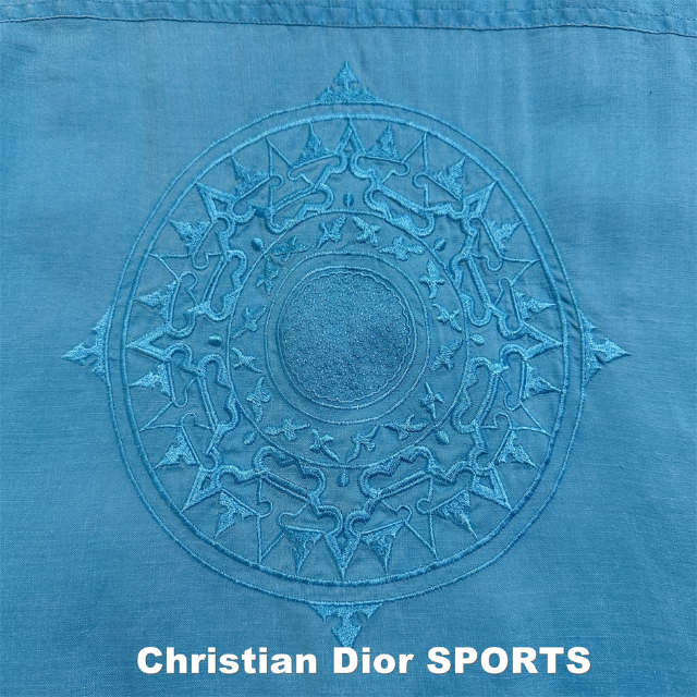 Christian Dior(クリスチャンディオール)の【Christian Dior】ディオールスポルト 麻100% 刺繍ロゴ シャツ レディースのトップス(シャツ/ブラウス(長袖/七分))の商品写真