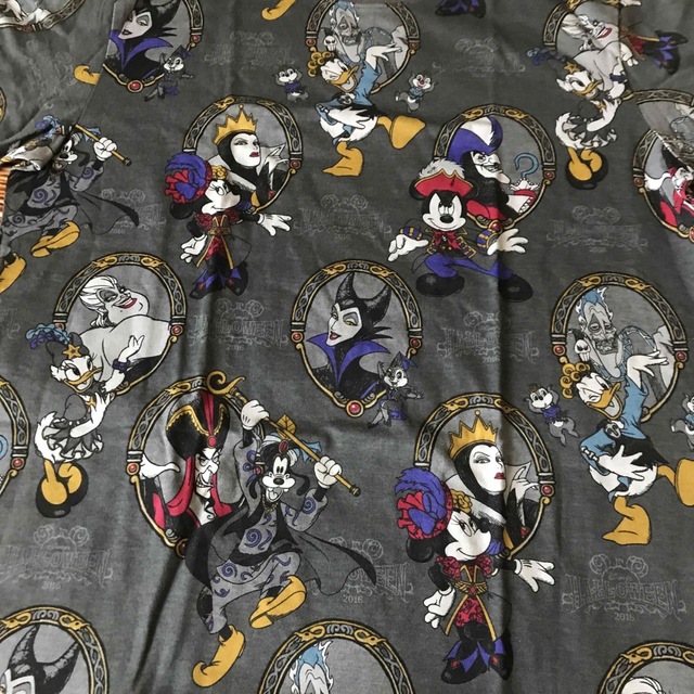 Disney(ディズニー)の【新品タグ付き】 A ディズニーシー限定 ヴィランズ Ｔシャツ マレフィセント メンズのトップス(Tシャツ/カットソー(半袖/袖なし))の商品写真