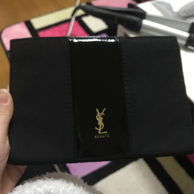 Yves Saint Laurent Beaute(イヴサンローランボーテ)の新品♡イヴ・サンローラン♡ポーチ♡黒 レディースのファッション小物(ポーチ)の商品写真