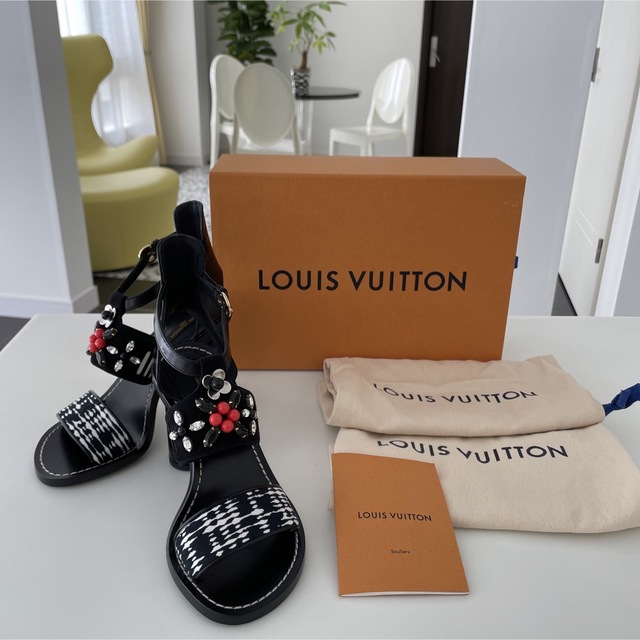 LOUIS VUITTON(ルイヴィトン)の新品　未使用　ルイヴィトン　サンダル レディースの靴/シューズ(サンダル)の商品写真