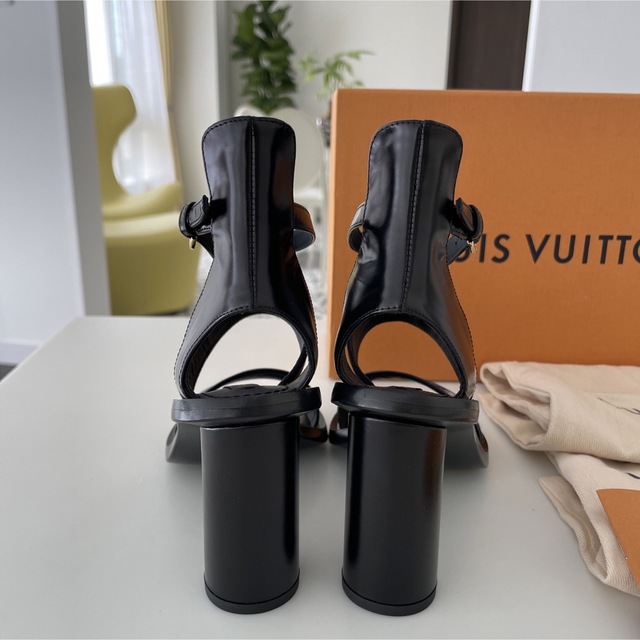 LOUIS VUITTON(ルイヴィトン)の新品　未使用　ルイヴィトン　サンダル レディースの靴/シューズ(サンダル)の商品写真