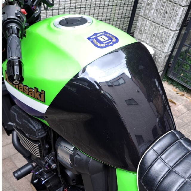 ZRX1200ダエグ　タンクカバー 1