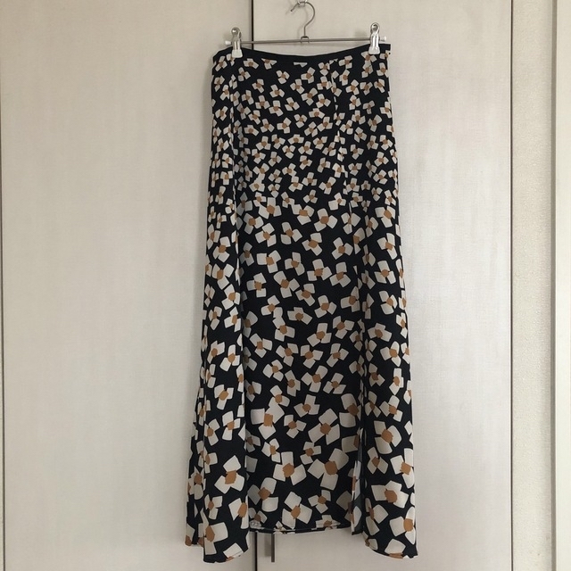 IENA(イエナ)のイエナ　Deveaux フラワープリントスカート　 レディースのスカート(ロングスカート)の商品写真