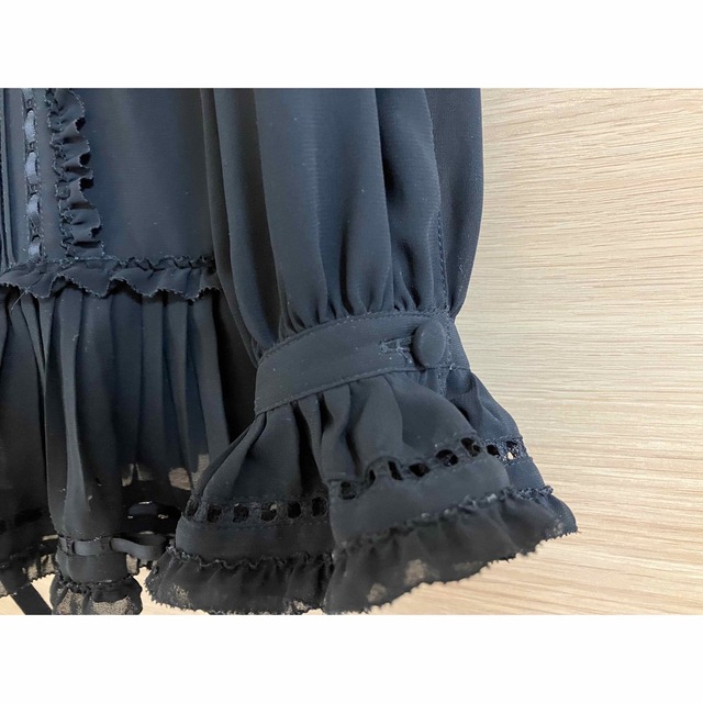 インゲボルグ フリルブラウス 黒 | gdgoenkalapetite.com