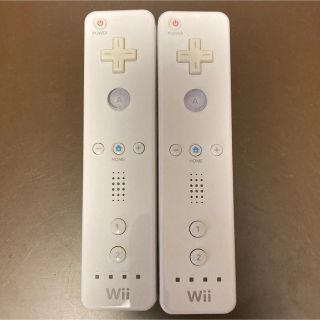 ウィー(Wii)のWiiリモコン ホワイト 2つ(家庭用ゲーム機本体)