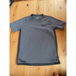 ナイキ(NIKE)のNIKE 半袖　グレー　kids L表記　150ぐらい(Tシャツ/カットソー)