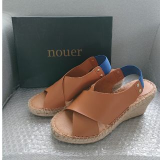 【新品】nouer ダークブラウンの羊革スエードサンダル