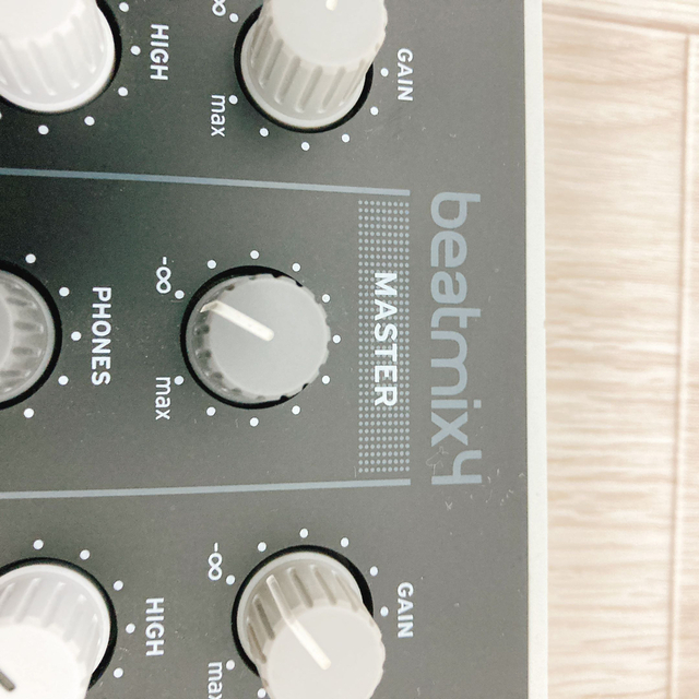 Reloop (リループ) 4デッキDJコントローラ BEATMIX4 楽器のDJ機器(DJコントローラー)の商品写真