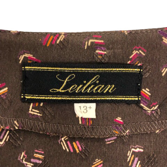 leilian(レリアン)のレリアン シャツ ブラウス クルーネック 総柄 長袖 13+ 茶 ブラウン レディースのトップス(シャツ/ブラウス(半袖/袖なし))の商品写真