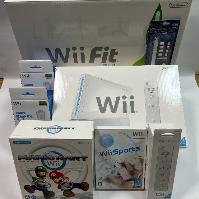 家庭用ゲーム機本体Wii(RVL-001) Wii Fit(バランスボード付) マリオカート 他