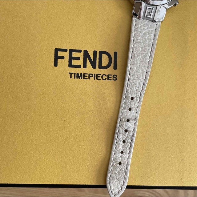 国内発送 希少フェンディ シェル文字盤 【動作OK】FENDI 4500L