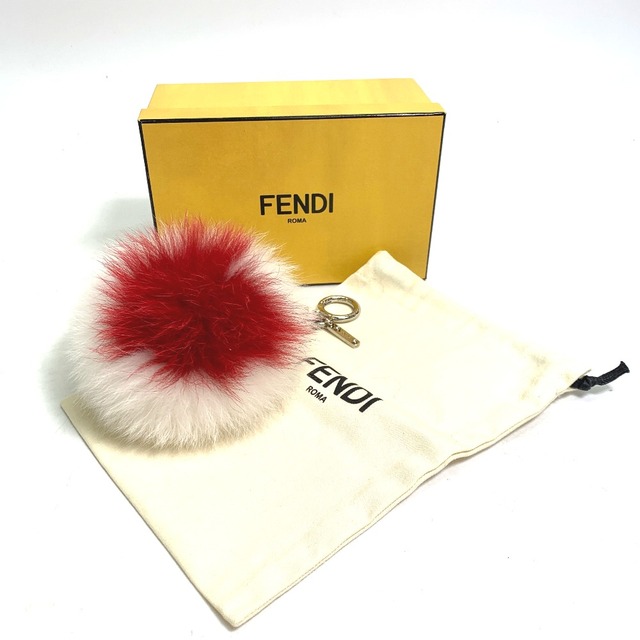 FENDI(フェンディ)のフェンディ FENDI ポンポン バイカラー ハート スタッズ バッグチャーム キーホルダー ファー レッド 新品同様 レディースのファッション小物(キーホルダー)の商品写真