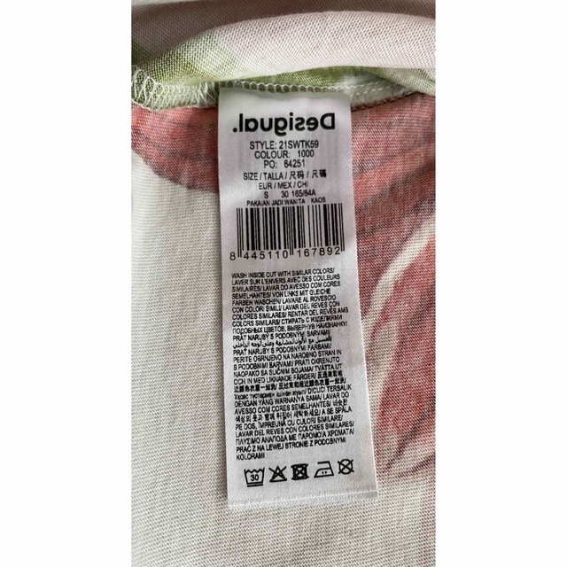DESIGUAL(デシグアル)のDesigual  Tシャツ　カットソー　Ｓサイズ　デシグアル レディースのトップス(Tシャツ(半袖/袖なし))の商品写真