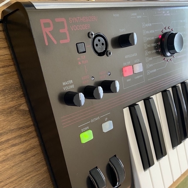 KORG(コルグ)のKORG R3 シンセサイザー・ボコーダー 楽器の鍵盤楽器(キーボード/シンセサイザー)の商品写真