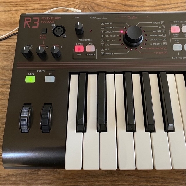 KORG(コルグ)のKORG R3 シンセサイザー・ボコーダー 楽器の鍵盤楽器(キーボード/シンセサイザー)の商品写真