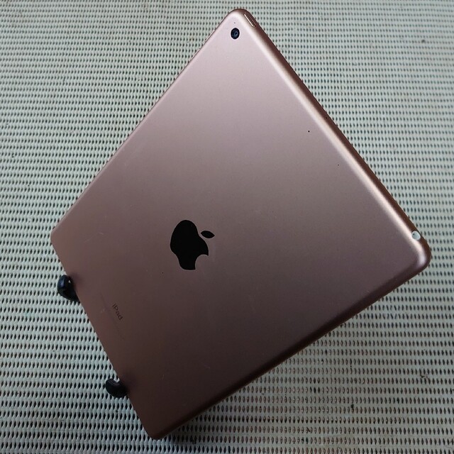 完動品美品iPad第6世代(A1893)本体32GBゴールドWi-Fiモデル