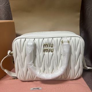 miumiu ミュウミュウ マテラッセレザー トップハンドルバッグの