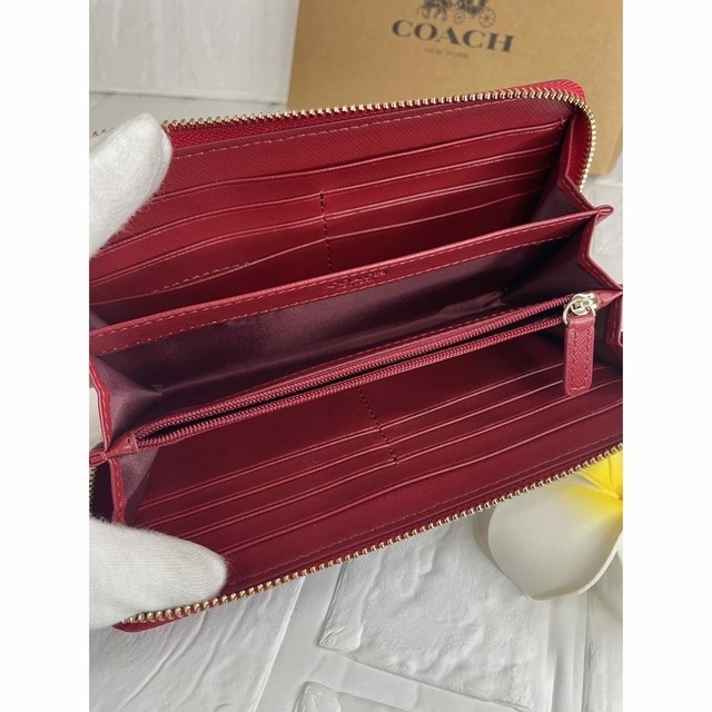 COACH(コーチ)のCOACH】新品 デニムレザージップアラウンド レッド(F53769) メンズのファッション小物(長財布)の商品写真