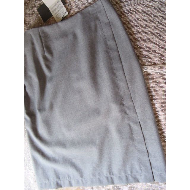 MACKINTOSH(マッキントッシュ)の新品未使用　CIVIDINI　スカート　　グレー　サマーウール　デパート レディースのスカート(ひざ丈スカート)の商品写真