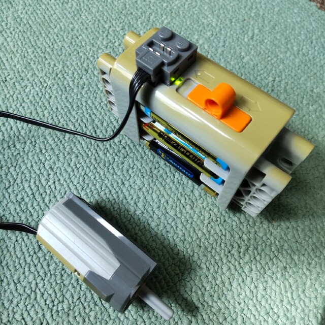 Lego(レゴ)のLEGO バッテリーボックスとパワーモーターMのセット（#8883と#8881） キッズ/ベビー/マタニティのおもちゃ(積み木/ブロック)の商品写真