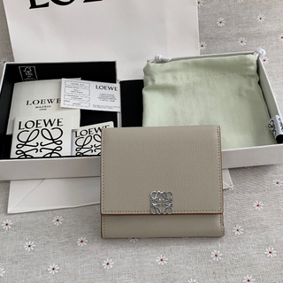 WEB限定】 ロエベ www.jpec.gr.jp 三つ折り アナグラム 財布 グレー