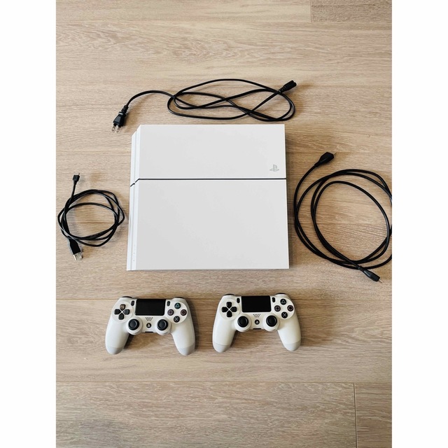 PlayStation4(プレイステーション4)のPlayStation4 本体セット（おまけ付き） エンタメ/ホビーのゲームソフト/ゲーム機本体(家庭用ゲーム機本体)の商品写真