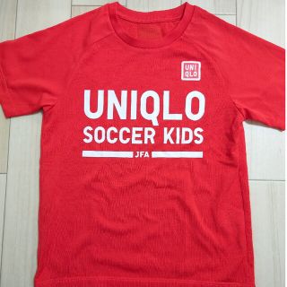 ユニクロ(UNIQLO)のユニクロ　サッカー　キッズ　130　レッド　赤(Tシャツ/カットソー)