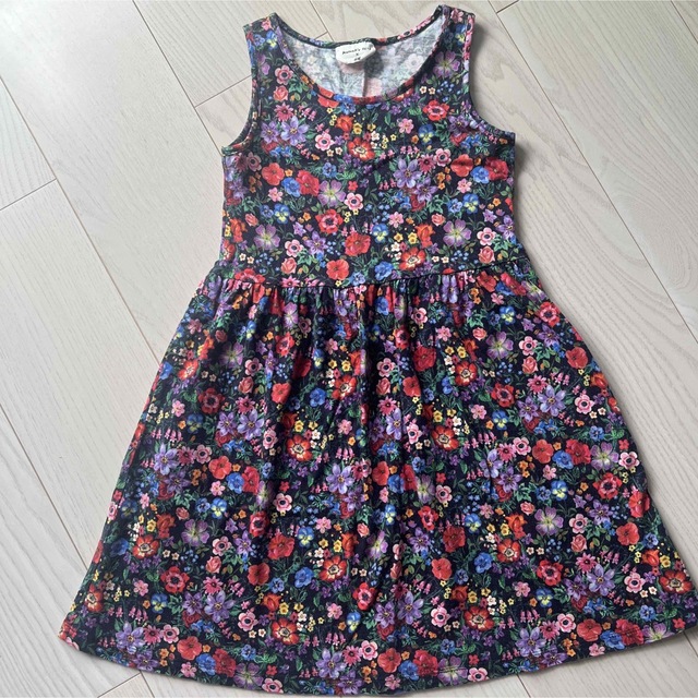 H&M(エイチアンドエム)のH&M黒ワンピース120cm キッズ/ベビー/マタニティのキッズ服女の子用(90cm~)(ワンピース)の商品写真