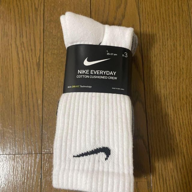 NIKE(ナイキ)の新品未使用 NIKE クルーソックス 3足セット 27~29cm ナイキ靴下 メンズのレッグウェア(ソックス)の商品写真